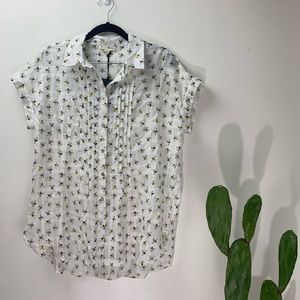 NWT Lightweight Bee-Print Blouse 🐝 Jane and Delancey